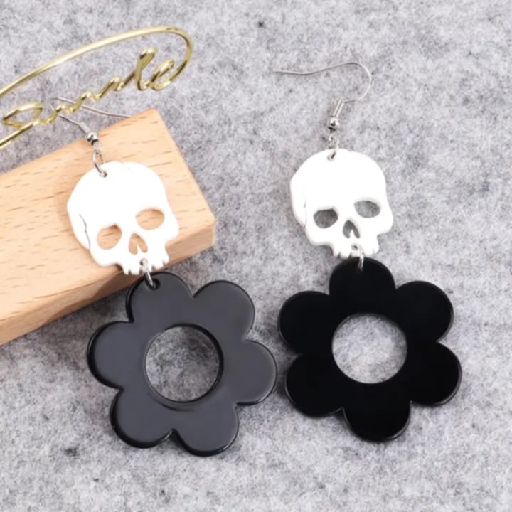 Aretes de flor negra y skeleton