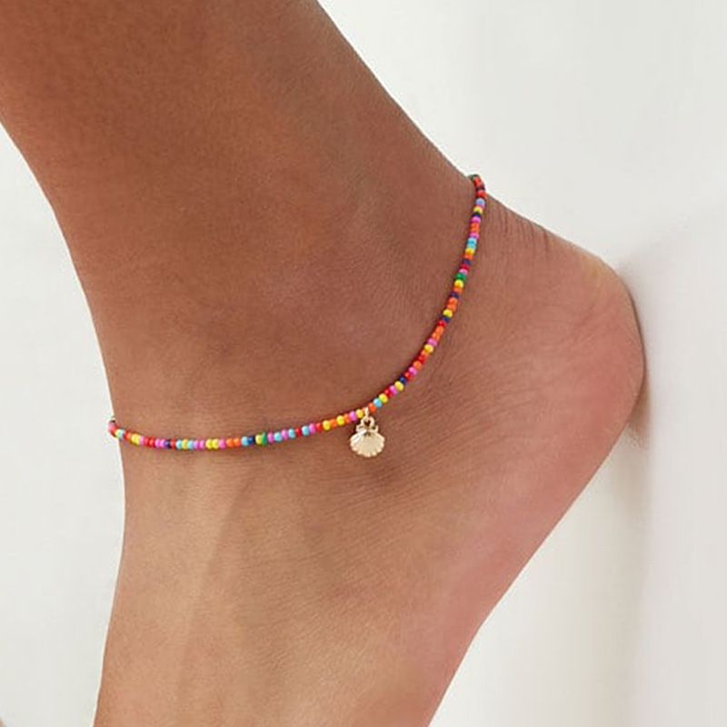 Tobillera de colores con conchita de mar