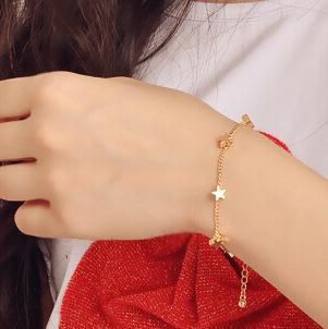 Pulsera de estrellas doradas