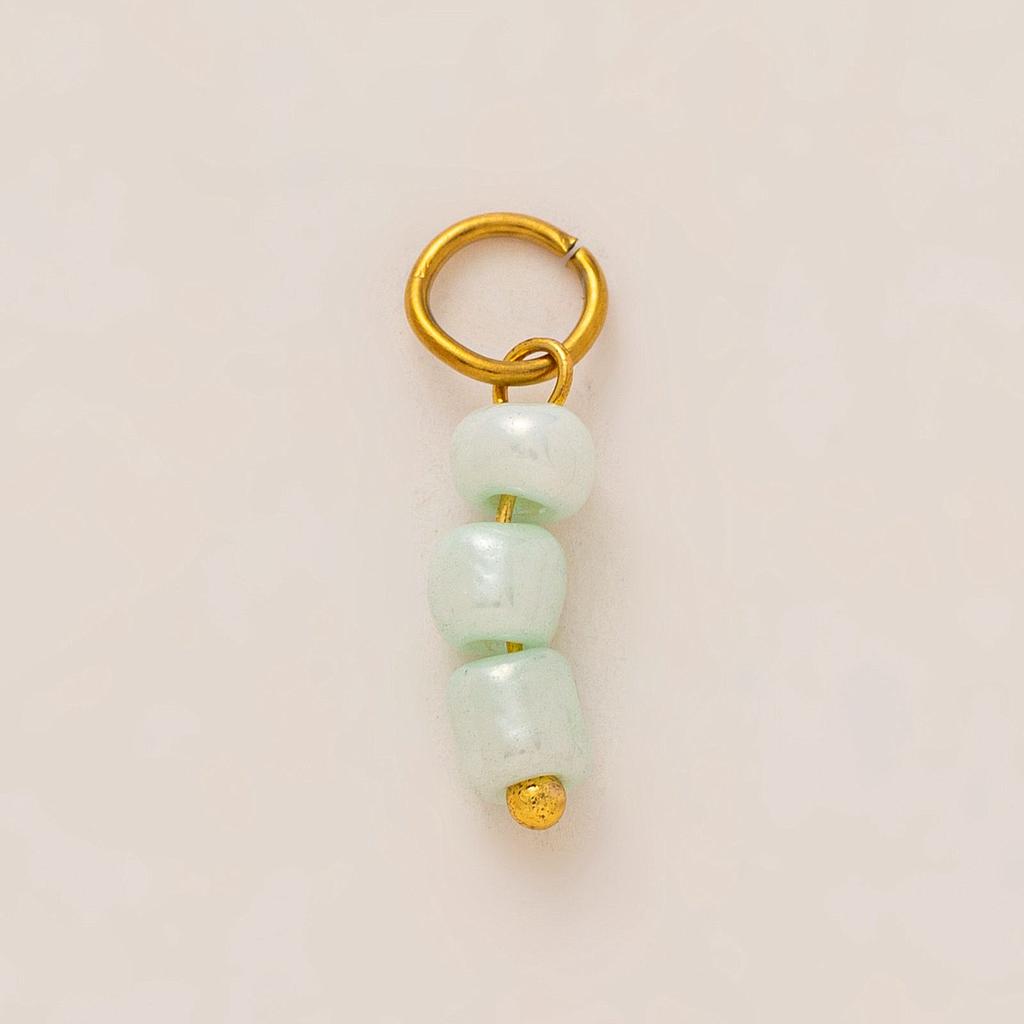 Charm de perlas verde suave