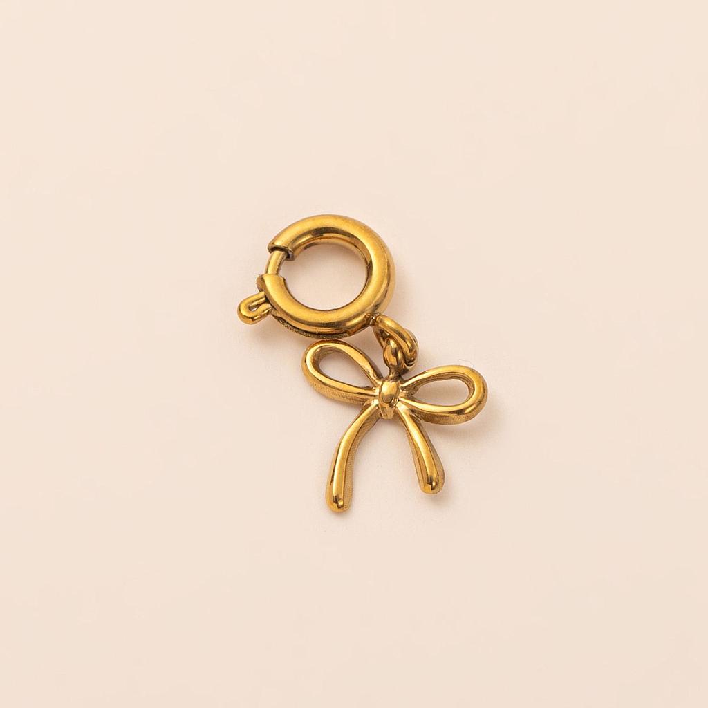Charm de moñita dorada