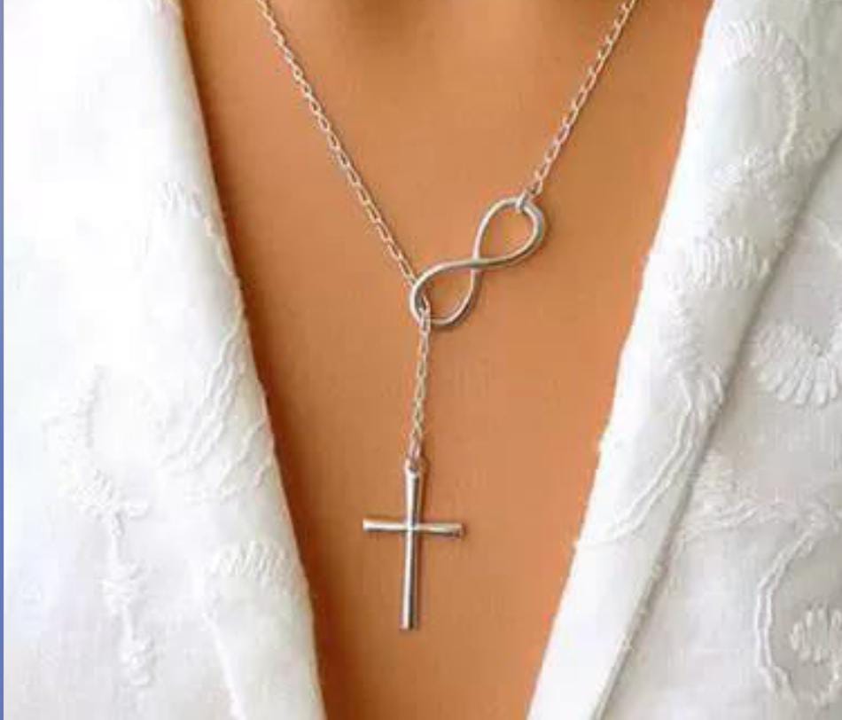 Collar de infinito de cruz plateado